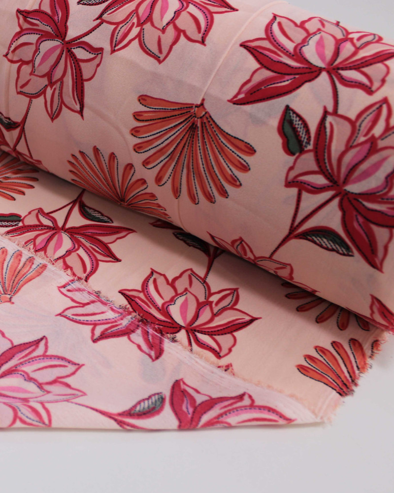 Tecido Crepe Koshibo Flores Pontilhadas Tons de Rosa