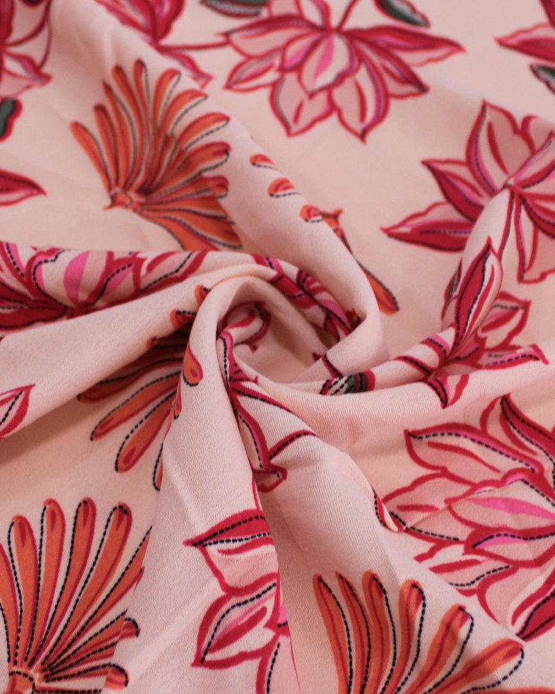 Tecido Crepe Koshibo Flores Pontilhadas Tons de Rosa