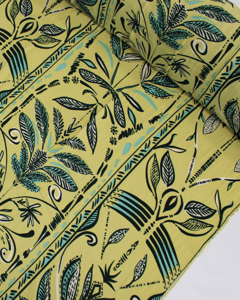Tecido Crepe Koshibo Ramos Abstratos Entre Listras Verde e Amarelo Requinte