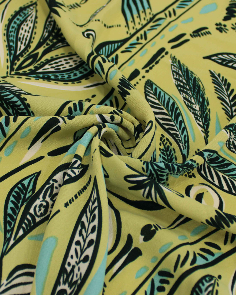 Tecido Crepe Koshibo Ramos Abstratos Entre Listras Verde e Amarelo Requinte