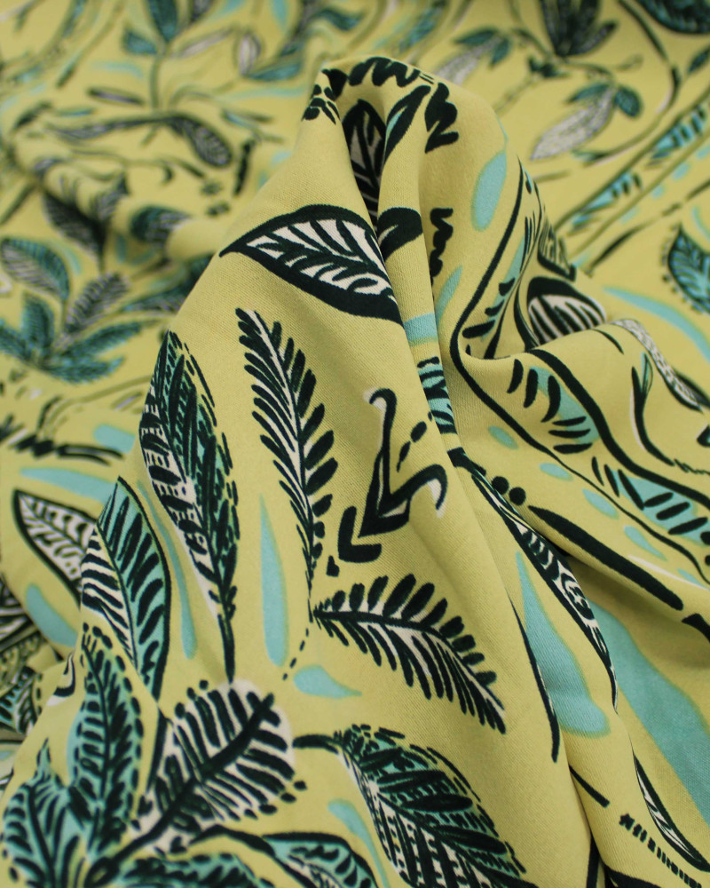 Tecido Crepe Koshibo Ramos Abstratos Entre Listras Verde e Amarelo Requinte