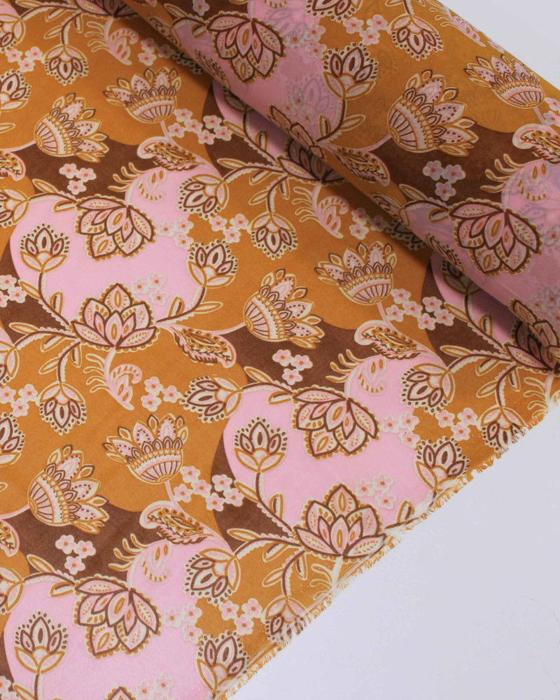 Tecido Crepe Chiffon Grosso Flores em Arabesco Marrom, Rosa e Amarelo Queimado