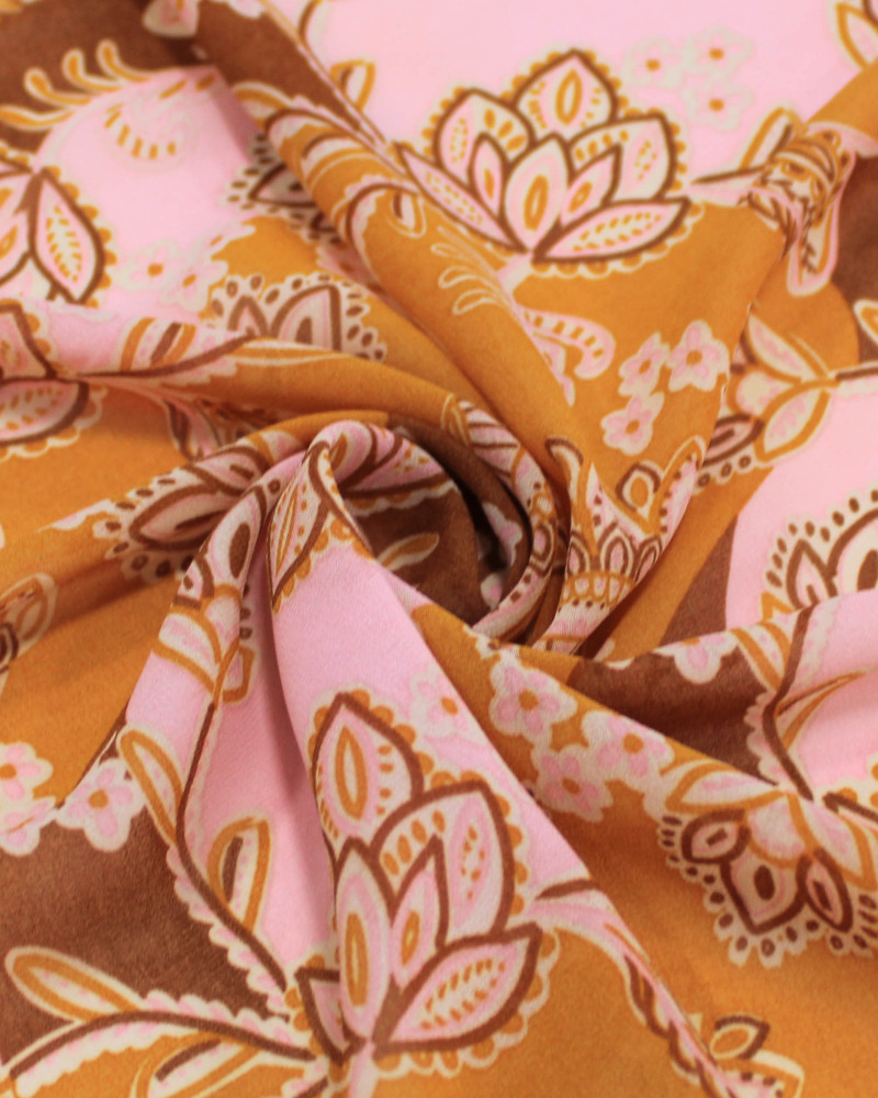 Tecido Crepe Chiffon Grosso Flores em Arabesco Marrom, Rosa e Amarelo Queimado