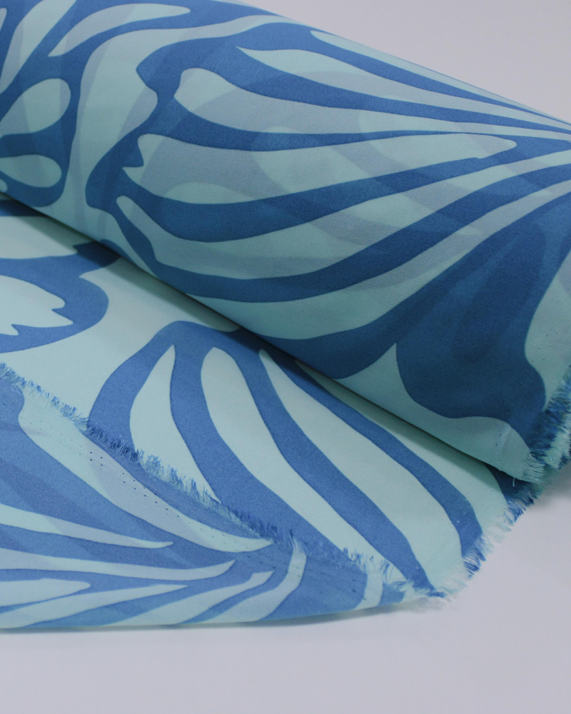 Tecido Crepe Chiffon Grosso Macro Folhas Tons de Azul