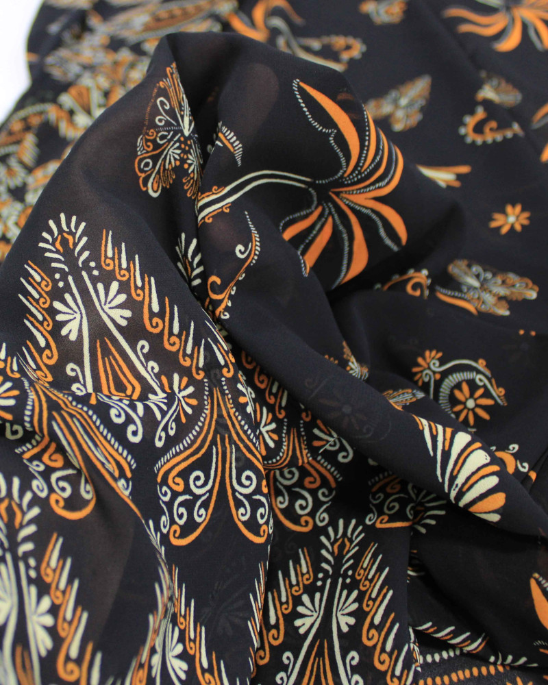 Tecido Crepe Chiffon Grosso Barrado Duplo Palmeiras e Arabescos Bege, Laranja e Preto