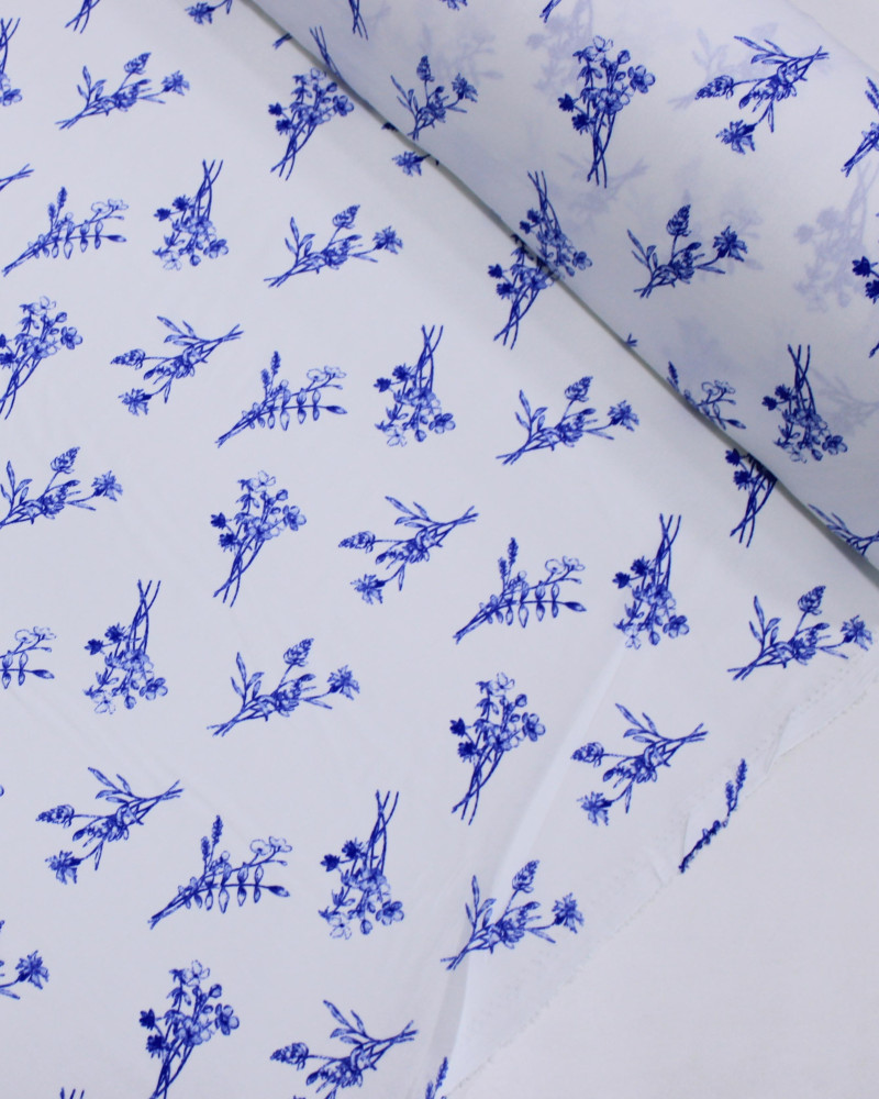 Tecido Crepe Koshibo Buquê Floral Azul e Branco