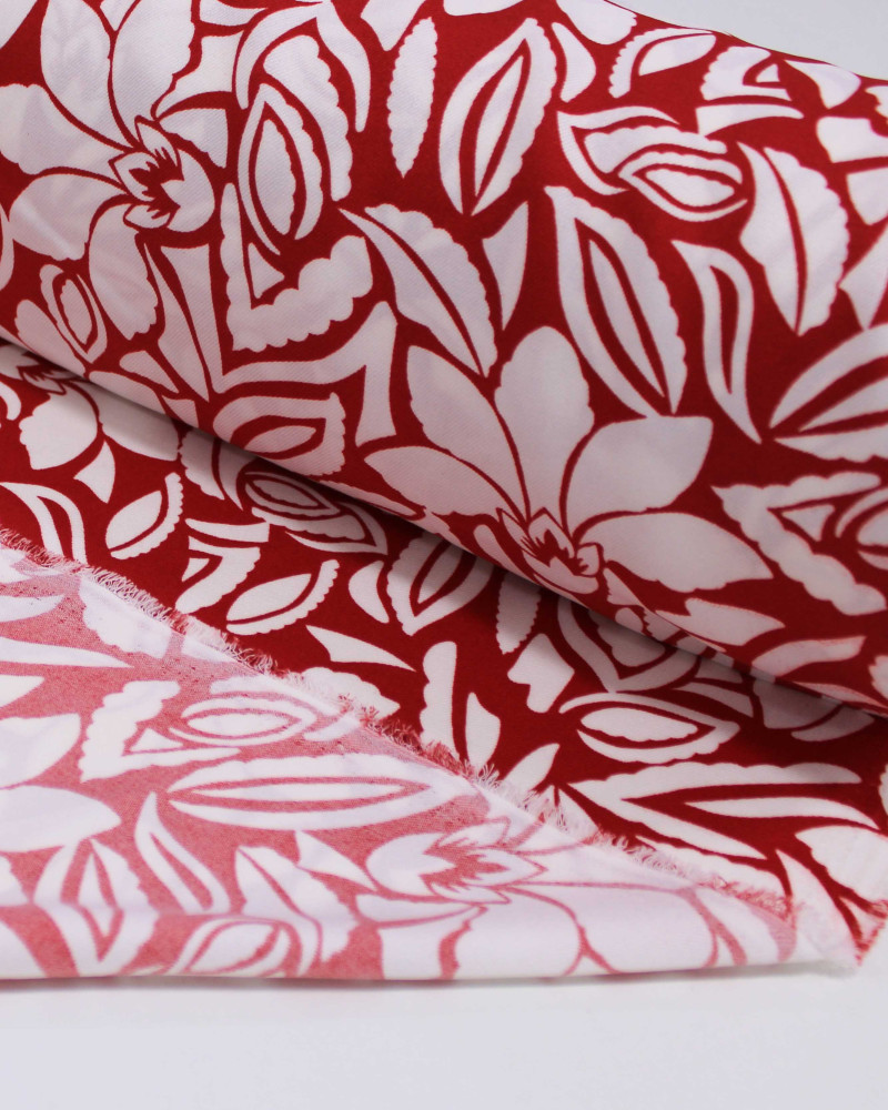 Tecido Crepe Sarjado Folhas e Flores Abstratas Branco e Vermelho