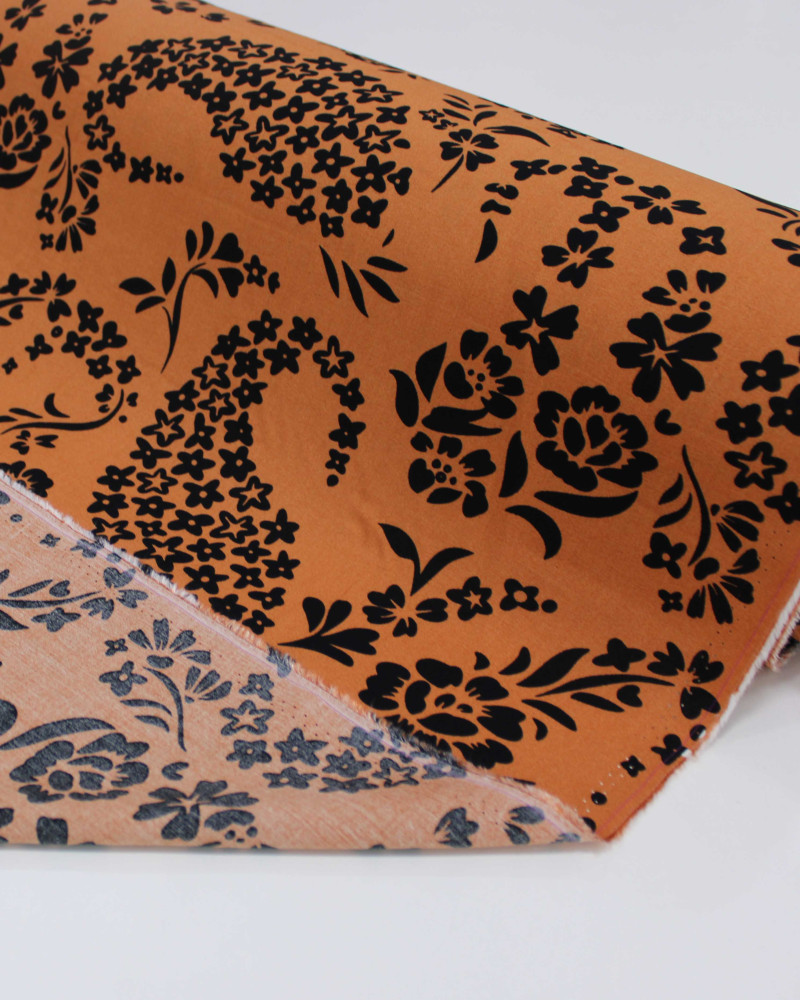 Tecido Viscose Cashmere Floral Preto e Ferrugem