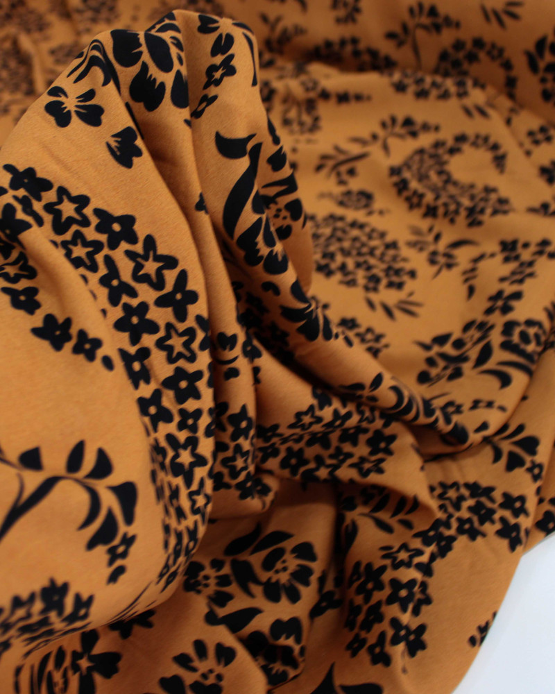 Tecido Viscose Cashmere Floral Preto e Ferrugem