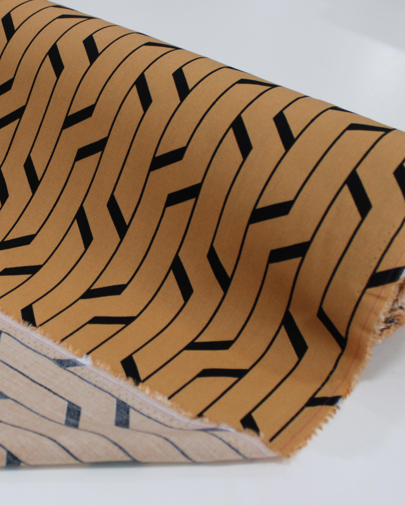 Tecido Viscose Listras Abstratas Preto e Argila
