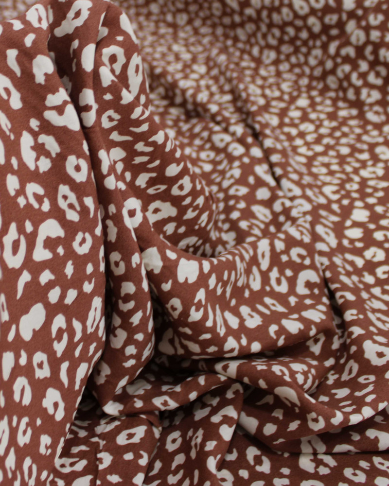 Tecido Viscose Animal Print Offwhite e Castanho