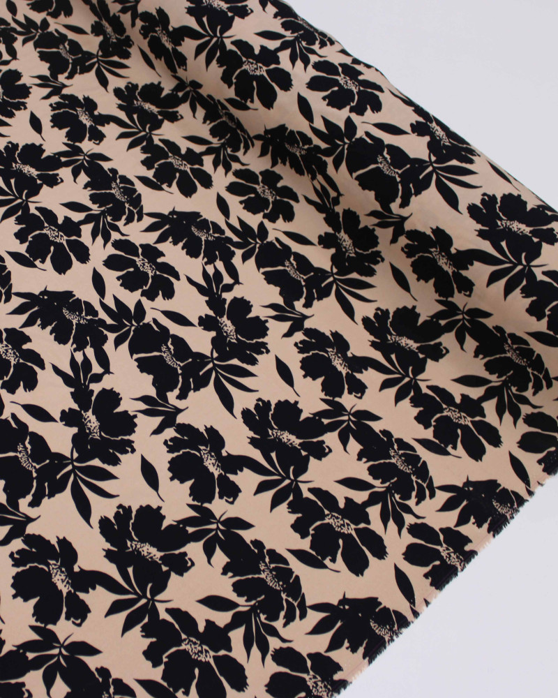 Tecido Viscose Macro Floral Abstrato Preto e Nude