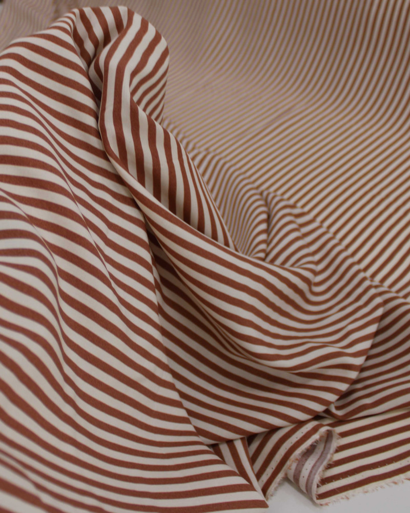 Tecido Viscose Listrado Creme e Castanho