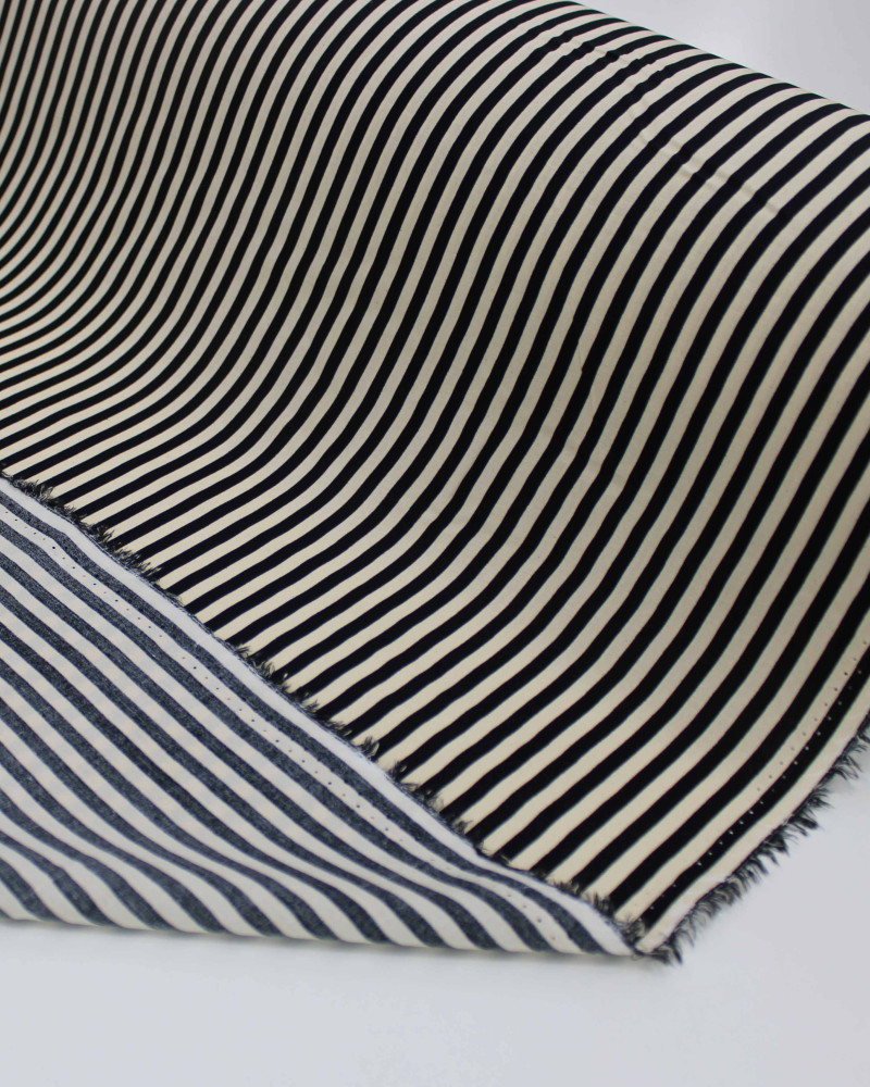 Tecido Viscose Listrado Preto e Creme