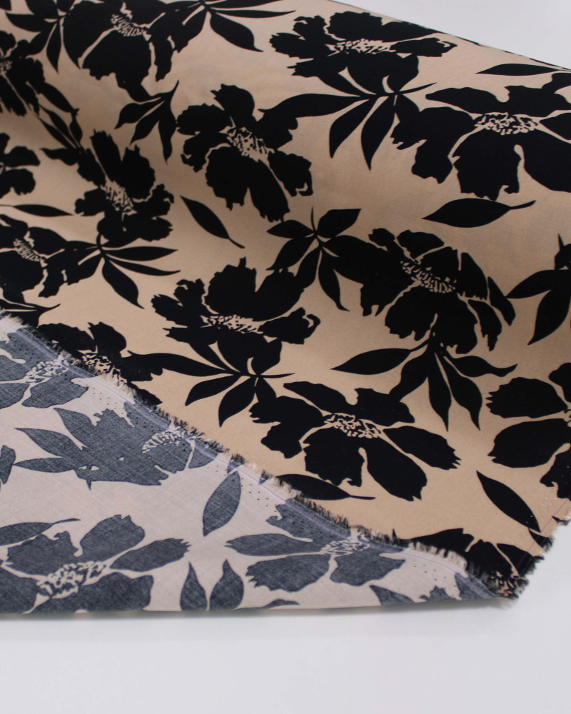 Tecido Viscose Macro Floral Abstrato Preto e Nude