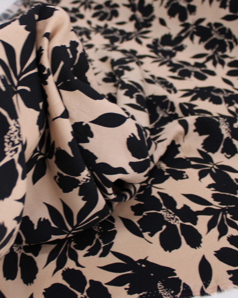 Tecido Viscose Macro Floral Abstrato Preto e Nude