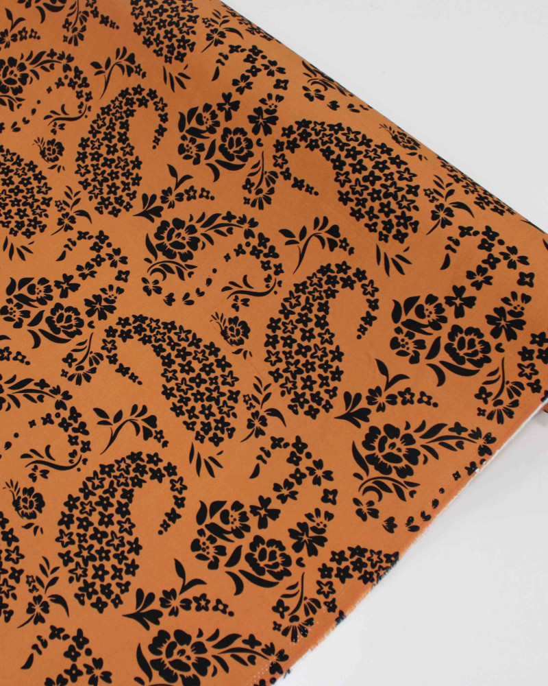 Tecido Viscose Cashmere Floral Preto e Ferrugem
