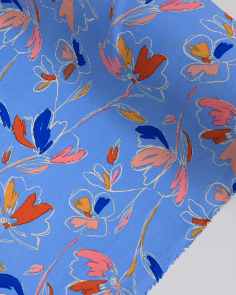Tecido Crepe Koshibo Flores Abstratas Colorido e Azul Bebê