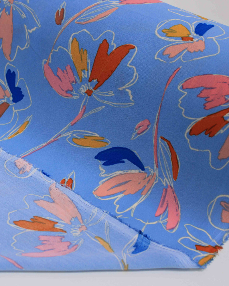 Tecido Crepe Koshibo Flores Abstratas Colorido e Azul Bebê