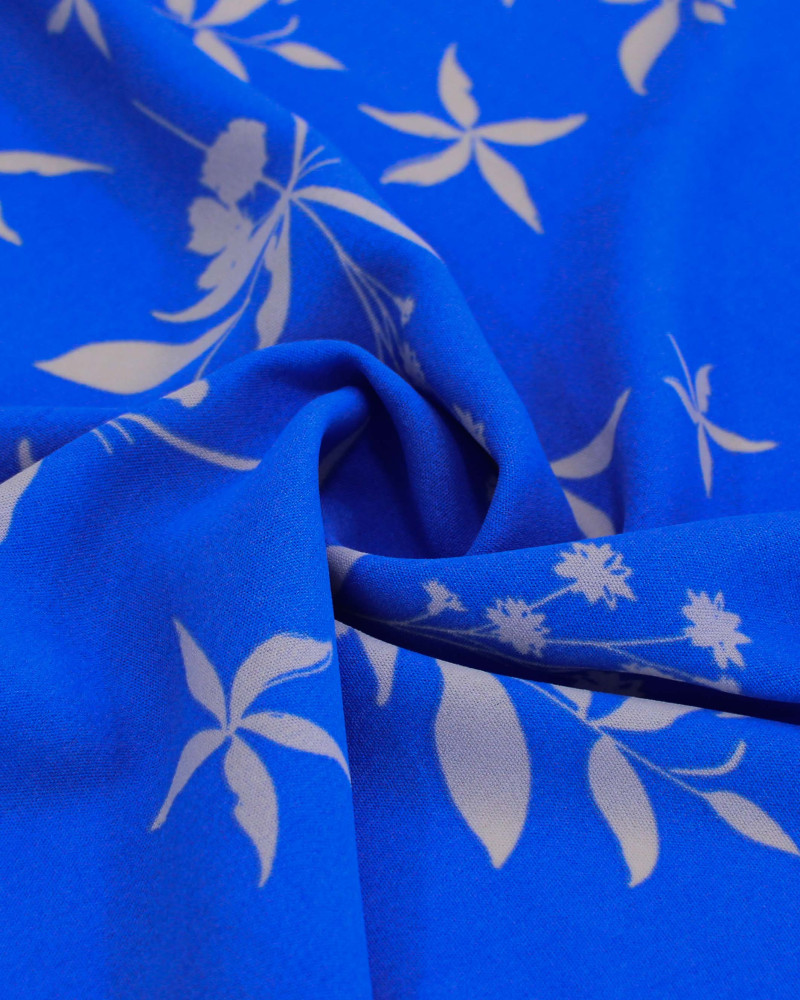 Tecido Crepe Koshibo Ramos Florais Branco e Azul Celeste