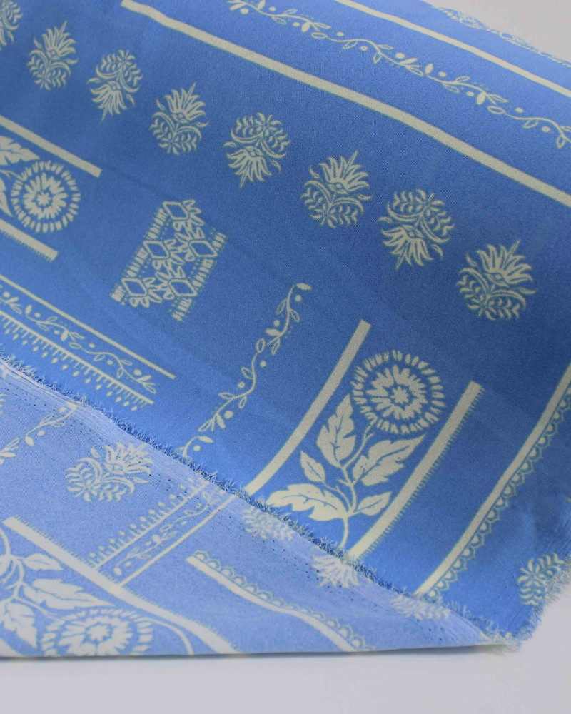 Tecido Crepe Koshibo Listras Étnicas Creme e Azul Bebê