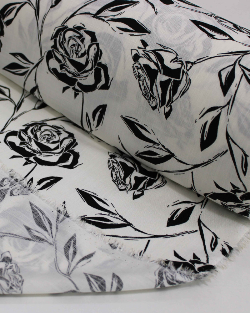 Tecido Viscose Texturizada Macro Rosas Preto e Branco