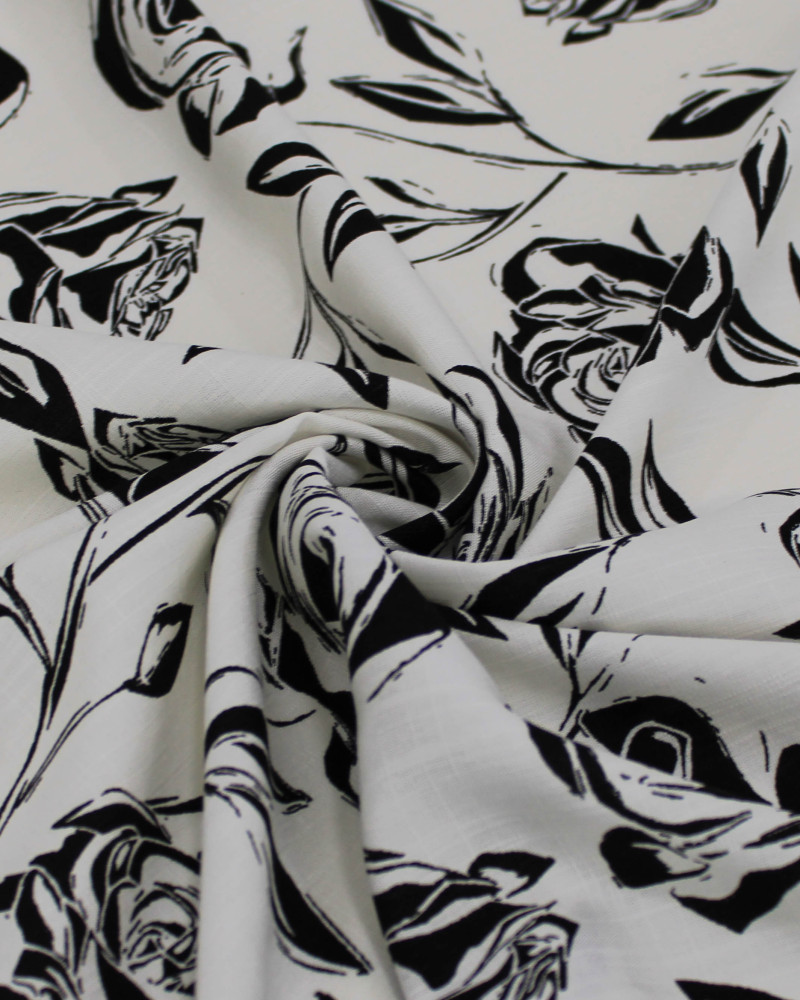 Tecido Viscose Texturizada Macro Rosas Preto e Branco