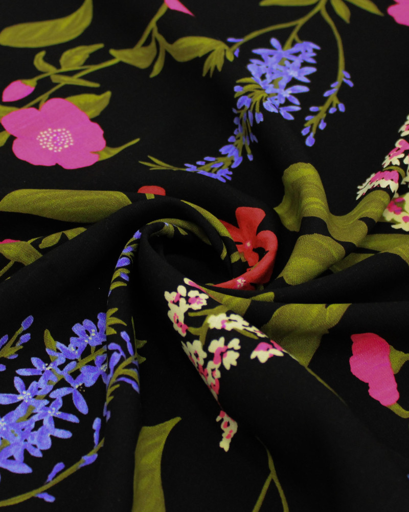 Tecido Viscose Texturizada Macro Ramos Florais Verde, Tons de Rosa e Preto