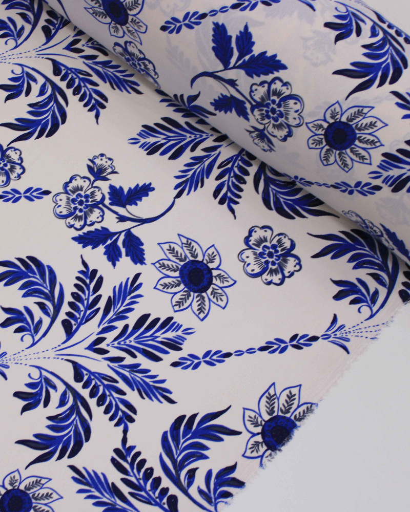 Tecido Crepe Koshibo Folhas e Flores Tons de Azul e Branco