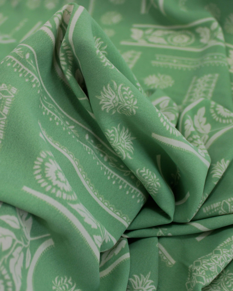 Tecido Crepe Koshibo Listras Étnicas Branco e Verde Menta