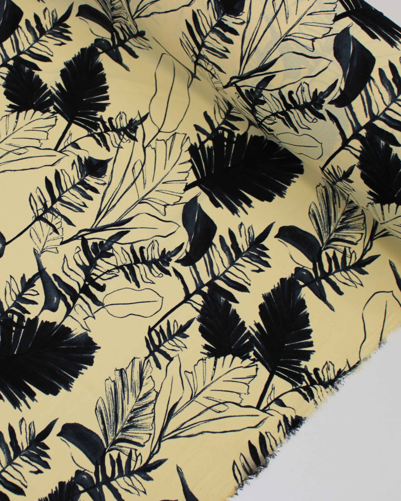 Tecido Crepe Koshibo Folhas Pretas e Creme