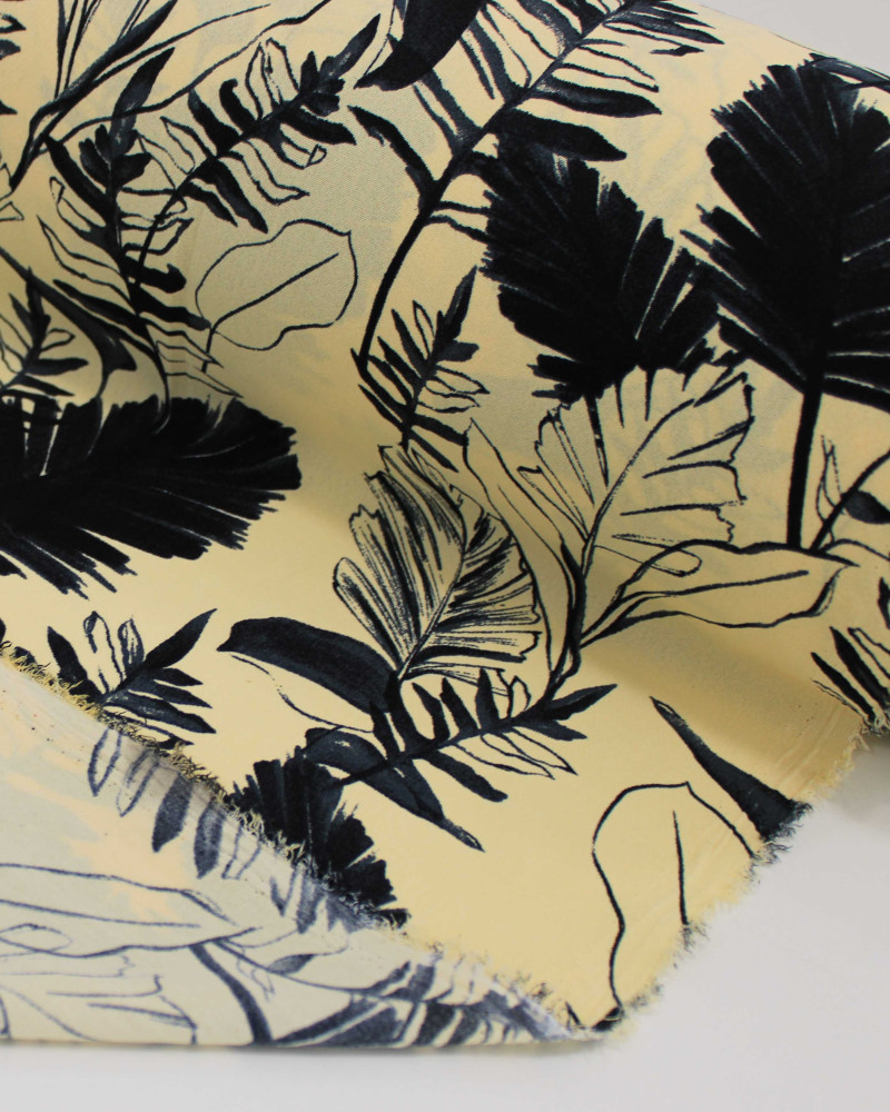 Tecido Crepe Koshibo Folhas Pretas e Creme