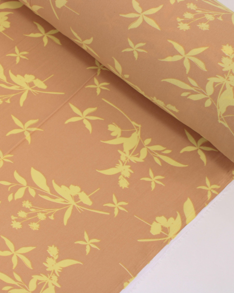 Tecido Crepe Koshibo Ramos de Flores Amarelo Manteiga e Castanho
