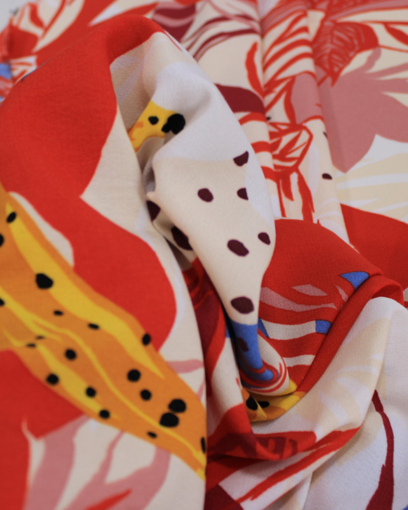 Tecido Crepe de Viscose Bananas e Folhagens Abstratas Colorido