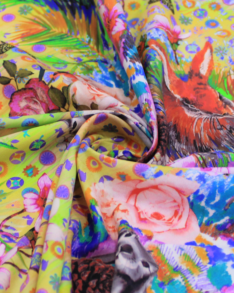 Tecido Tactel Fino Estampa Floral e Coelhos Colorido