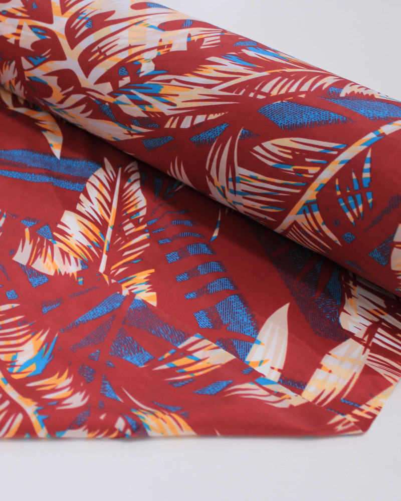 Tecido Tactel Fino Macro Folhas Colorido e Vermelho Valentino
