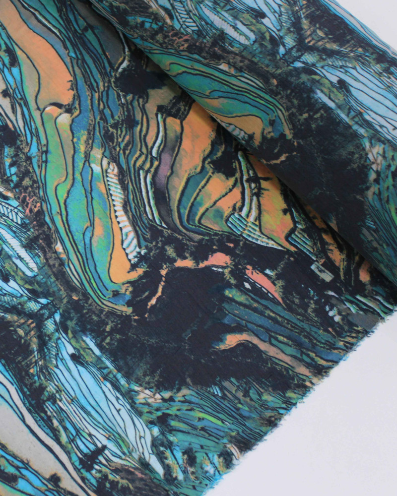 Tecido Crepe de Seda Mista Estampa Abstrata Argila e Tons de Verde