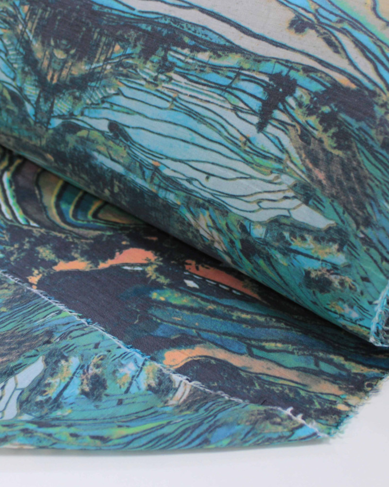 Tecido Crepe de Seda Mista Estampa Abstrata Argila e Tons de Verde