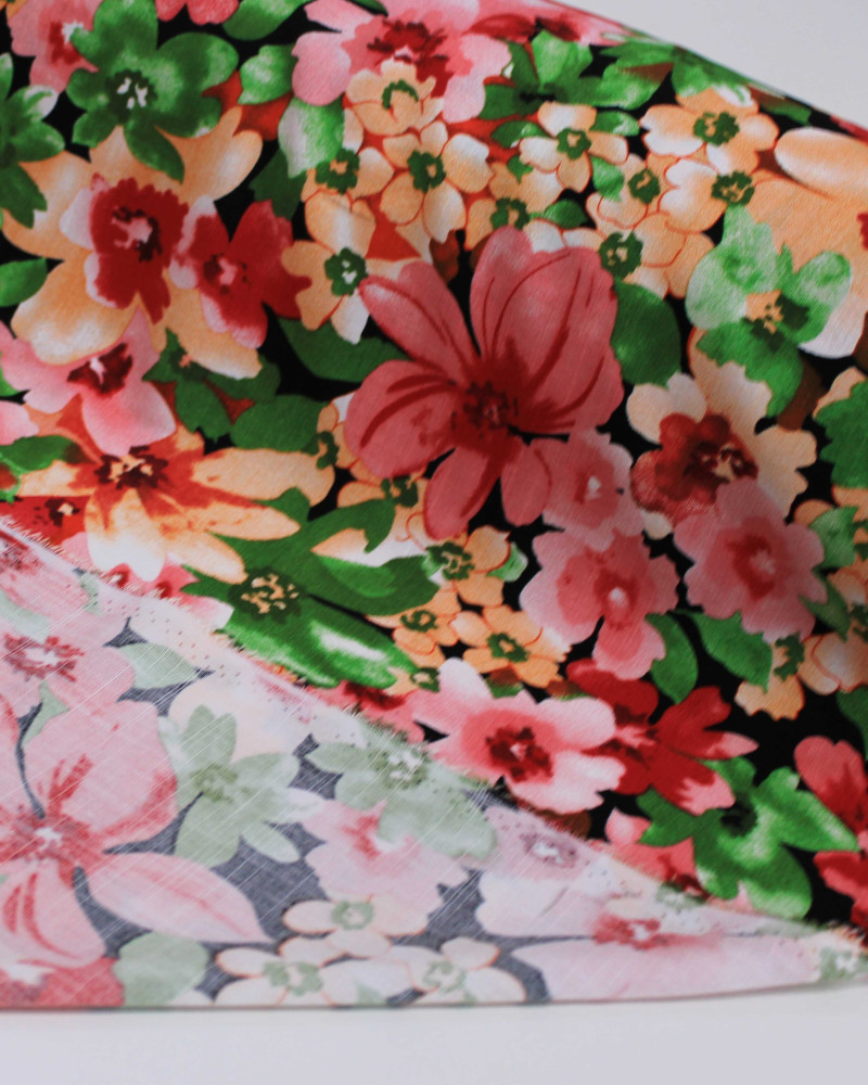 Tecido Viscose Texturizada Tapete Floral Colorido e Preto