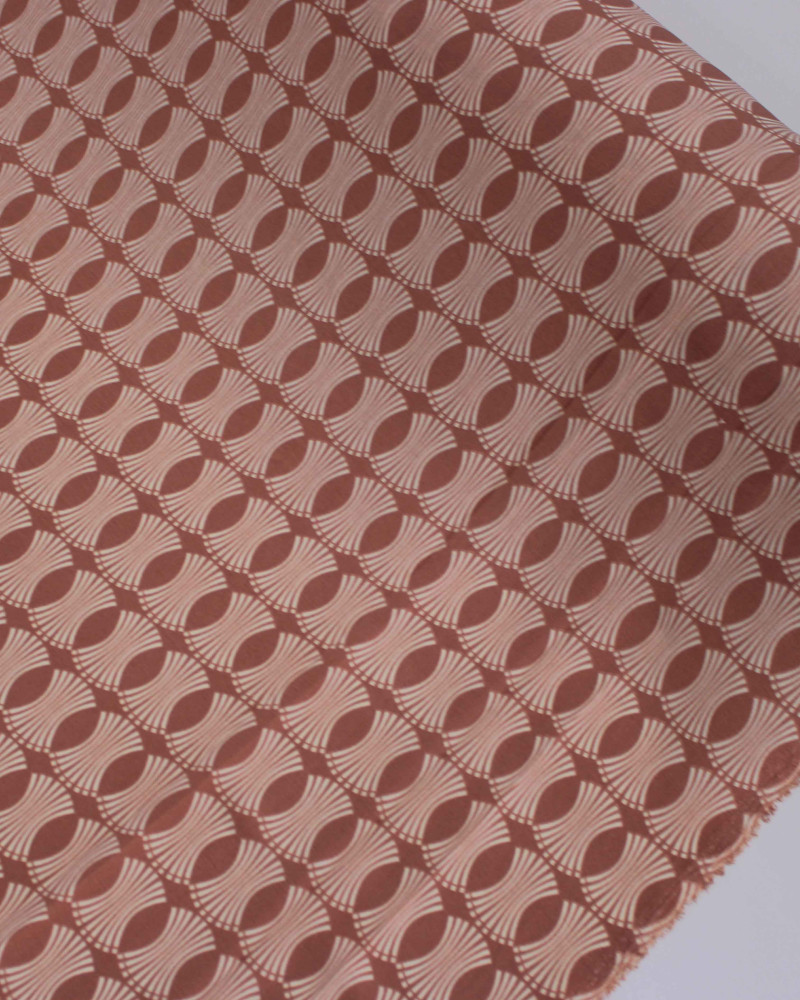 Tecido Crepe Koshibo Estampa Geométrica Creme e Rosé