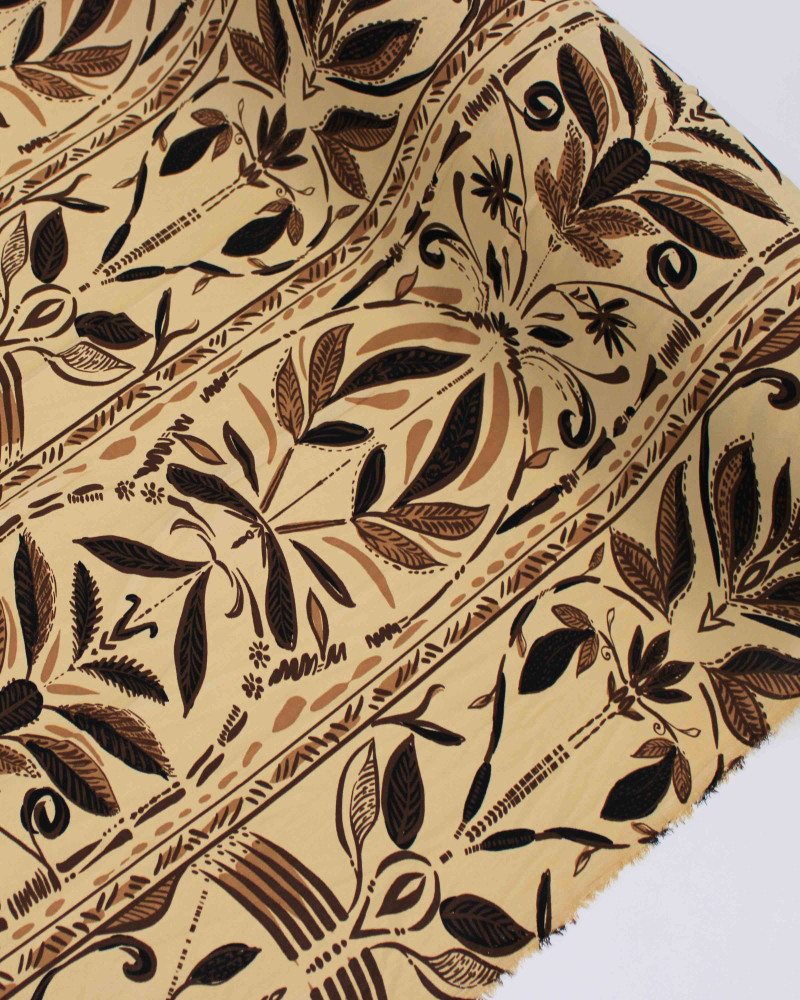 Tecido Crepe Koshibo Folhagens Abstratas em Listras Tons de Marrom e Bege