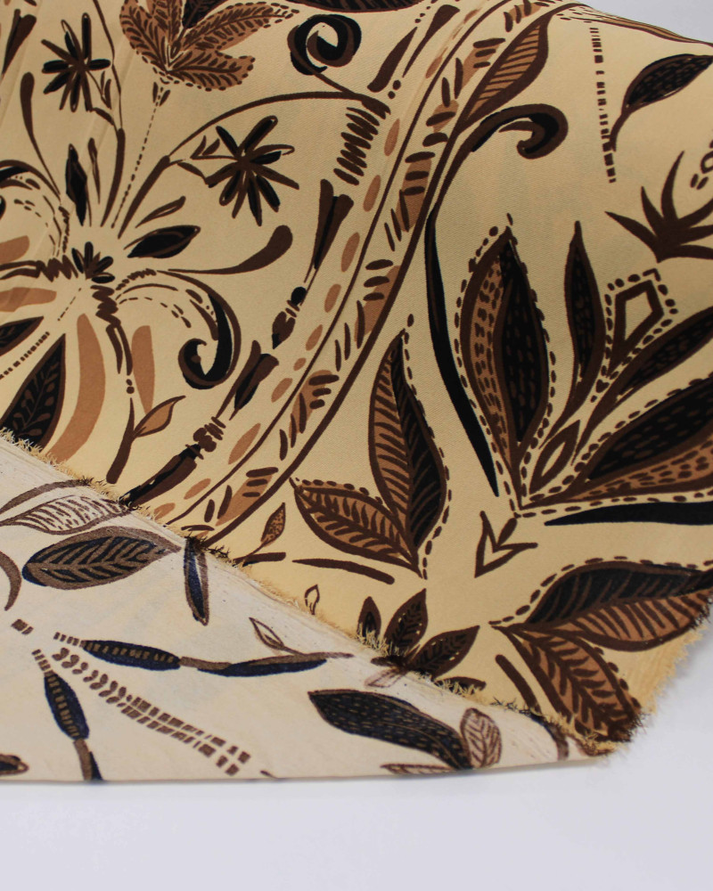 Tecido Crepe Koshibo Folhagens Abstratas em Listras Tons de Marrom e Bege