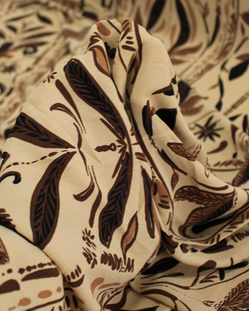 Tecido Crepe Koshibo Folhagens Abstratas em Listras Tons de Marrom e Bege