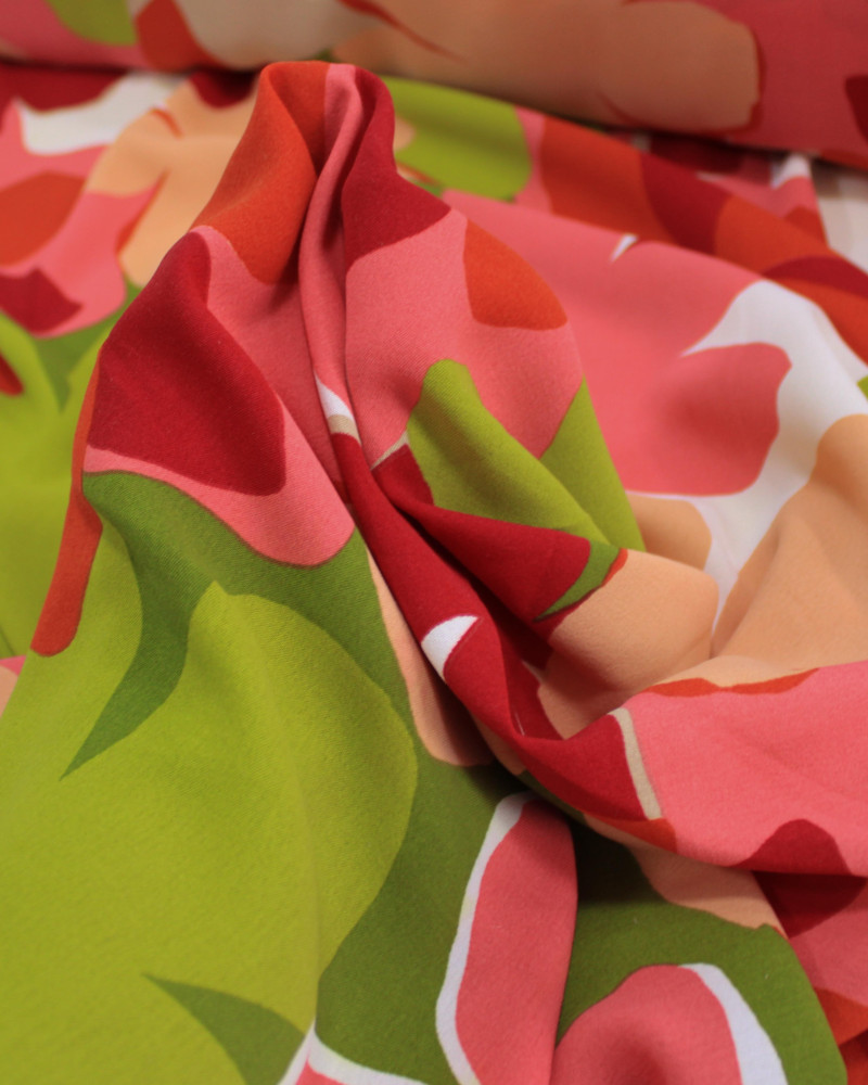 Tecido Crepe Koshibo Macro Flores Abstratas Colorido e Branco