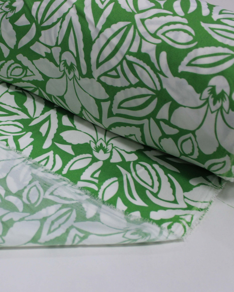 Tecido Crepe Sarjado Folhas e Flores Abstratas Branco e Verde