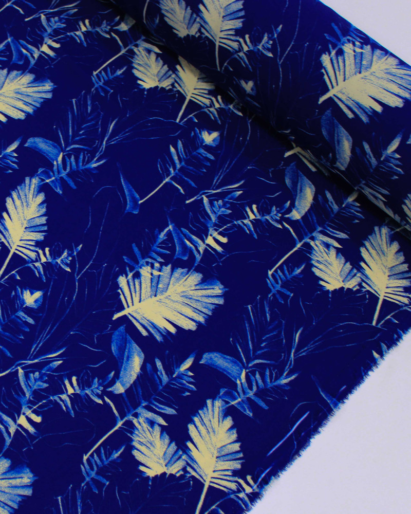 Tecido Crepe Koshibo Folhagens Creme e Azul Marinho