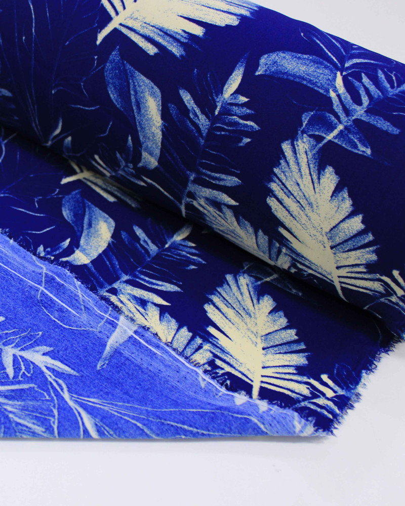 Tecido Crepe Koshibo Folhagens Creme e Azul Marinho