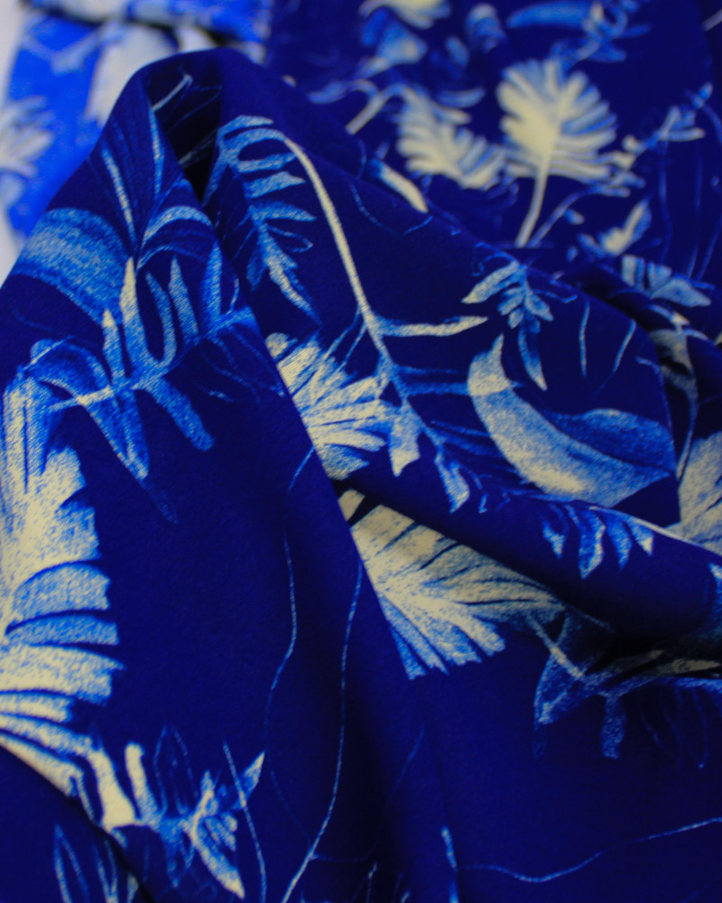 Tecido Crepe Koshibo Folhagens Creme e Azul Marinho