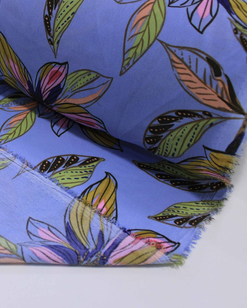 Tecido Crepe Koshibo Ramos e Flores Verde e Tons de Azul