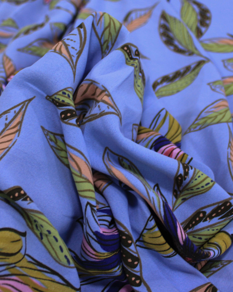 Tecido Crepe Koshibo Ramos e Flores Verde e Tons de Azul